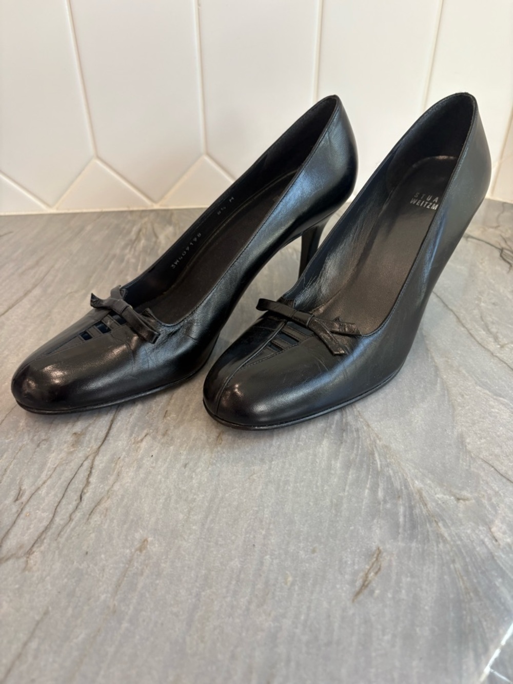 Brand new Stuart Weitzman Black Leather Heeled Pumps with Bow Detail size 9